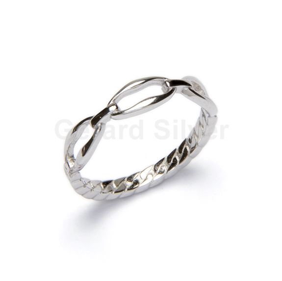 Anillo de Plata Con Eslabón Ovalado 