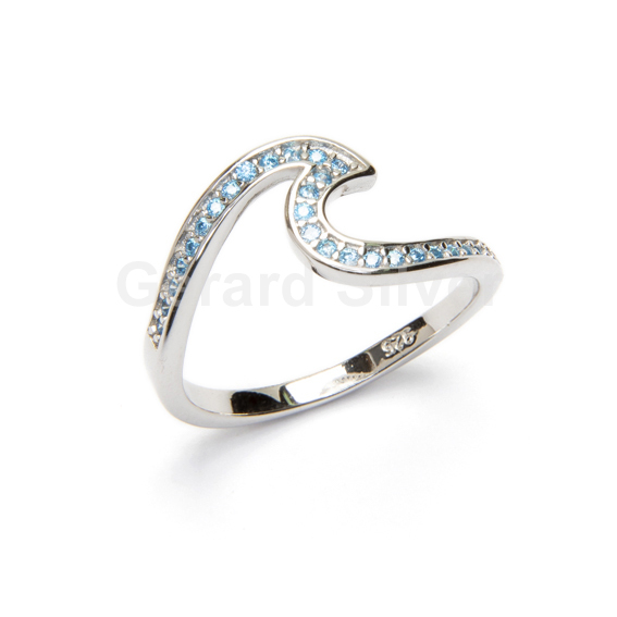 Anillo de Plata Ola con Circonitas Azules 