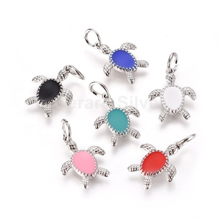 Colgante de Latón con Baño de Platino Tortuga y Esmalte de Colores 