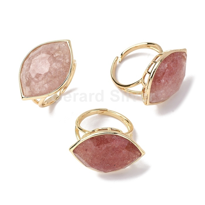 Anillo de Latón y Baño de Oro con Mineral Cuarzo Rosa y Cuarzo Fresa 