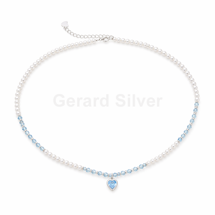 Colar de prata com pérolas sintéticas e cristais. 